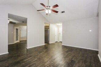 704 Stonebrooke Dr in Burleson, TX - Building Photo - Building Photo