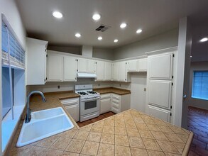 159-161 Heavenly Valley Rd in Thousand Oaks, CA - Building Photo - Building Photo