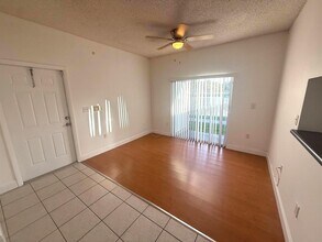 2331 NW 96th Ter, Unit 17M in Pembroke Pines, FL - Foto de edificio - Building Photo