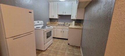 808 W Cypress Ave in Duncan, OK - Foto de edificio - Building Photo