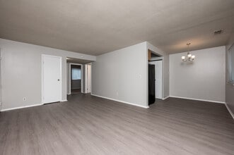 MAPLE CREST in Kokomo, IN - Foto de edificio - Interior Photo