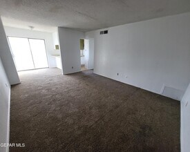 201 Moon River St in El Paso, TX - Building Photo - Building Photo