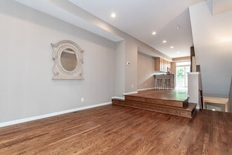 2872 W 11th St in Cleveland, OH - Building Photo - Building Photo