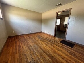 202 W Wheatland Rd in Duncanville, TX - Building Photo - Building Photo