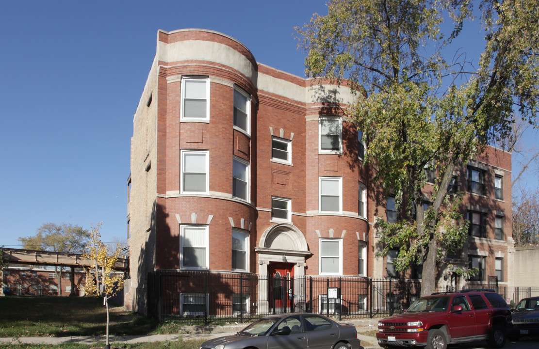 4008 S Calumet Ave in Chicago, IL - Building Photo