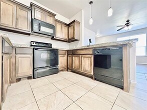 1328 Garden Gate Dr in Yukon, OK - Building Photo - Building Photo