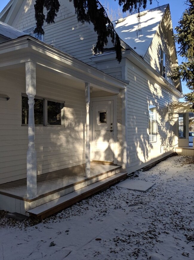 property at 516 W Main St