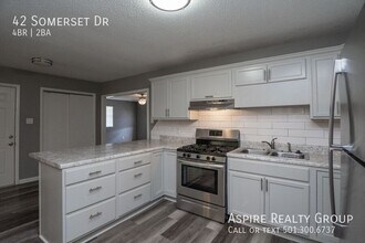 42 Somerset Dr in North Little Rock, AR - Foto de edificio - Building Photo