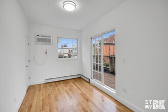 330 Clifton Pl in Brooklyn, NY - Foto de edificio - Building Photo