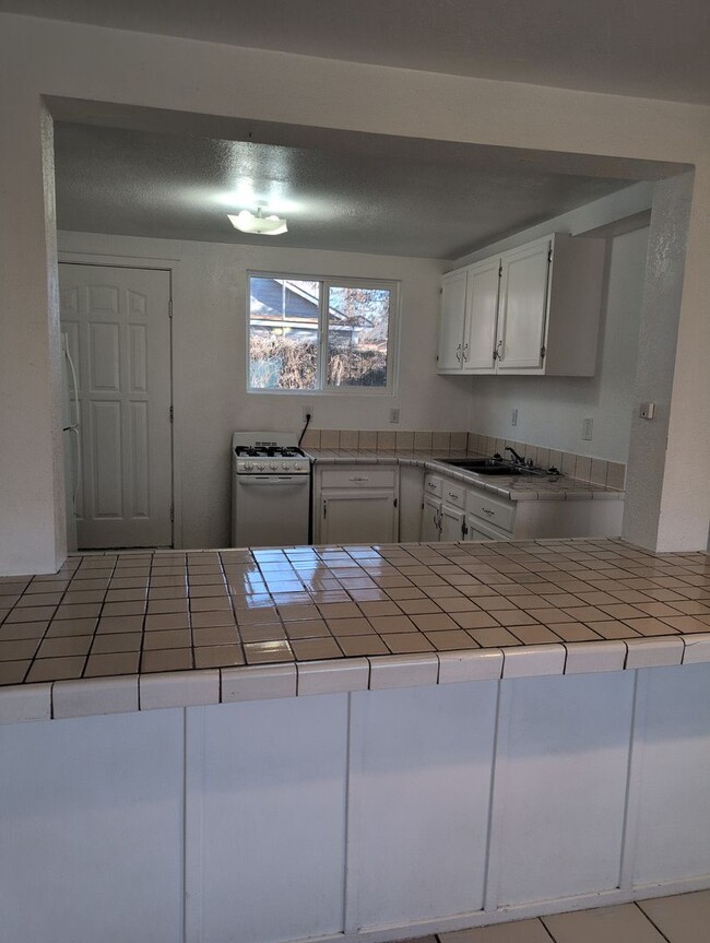 2333 Garden Ave in Klamath Falls, OR - Building Photo - Building Photo