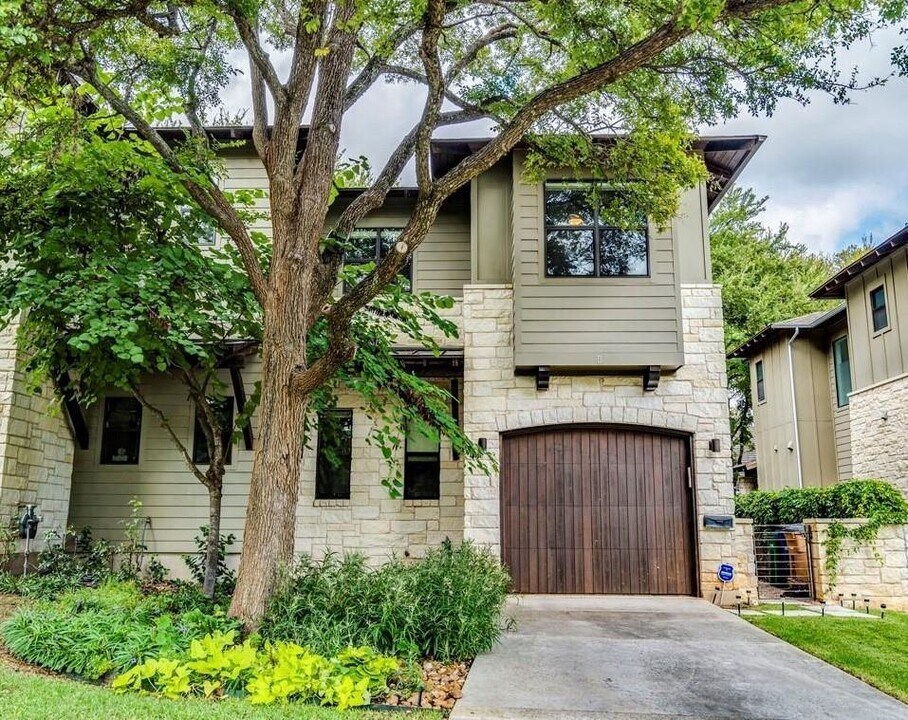 1502 Barton Hills Dr in Austin, TX - Foto de edificio