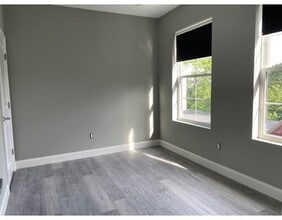 100 Shirley Ave-Unit -209 in Revere, MA - Foto de edificio - Building Photo