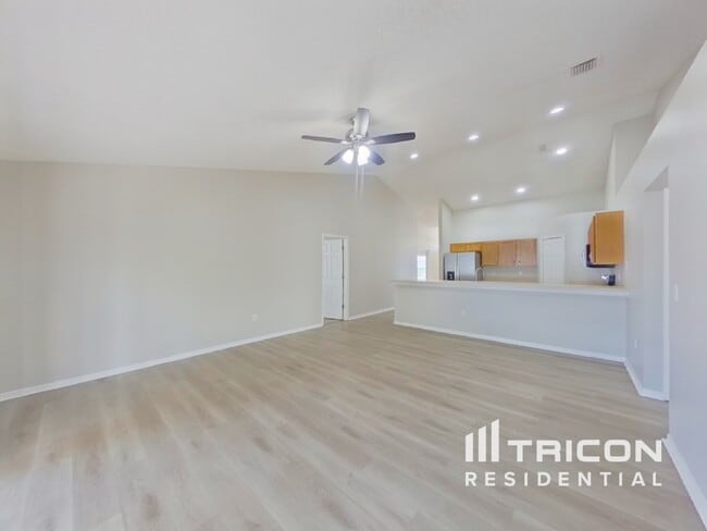 820 Mountbatten Ln in Kissimmee, FL - Building Photo - Building Photo