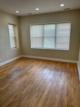 3543 W Sunnyside Ave, Unit 2 in Chicago, IL - Building Photo - Building Photo