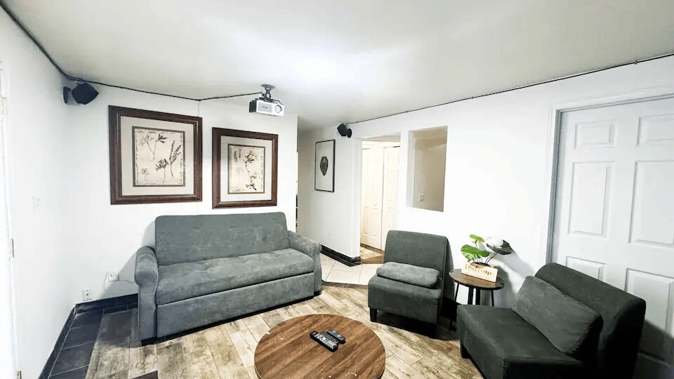 9633 S Saphire Cir, Unit Basement Unit in Sandy, UT - Foto de edificio