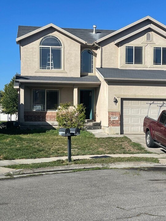 3487 W Colony Cove in Lehi, UT - Foto de edificio