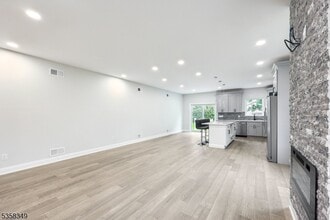 136 Cedar Ave in Hawthorne, NJ - Building Photo - Building Photo