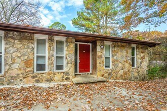5221 Old Trail in Red Bank, TN - Building Photo - Building Photo