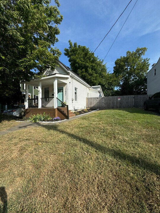 1842 Mills Ave in Cincinnati, OH - Building Photo