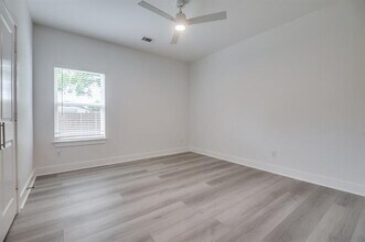 5567 Butternut St in Dallas, TX - Building Photo - Building Photo