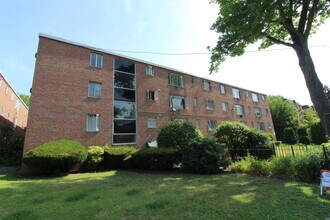 182 Collins St, Unit 103 in Hartford, CT - Foto de edificio - Building Photo