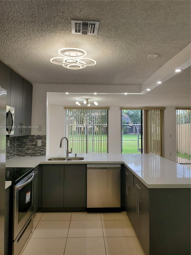 10147 Costa Del Sol Blvd in Doral, FL - Building Photo - Building Photo