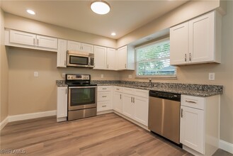 15863 Willoughby Ln in Ft. Myers, FL - Foto de edificio - Building Photo
