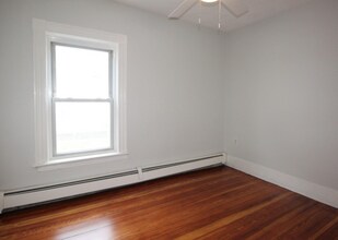 12 Albion Pl, Unit 2 in Boston, MA - Foto de edificio - Building Photo