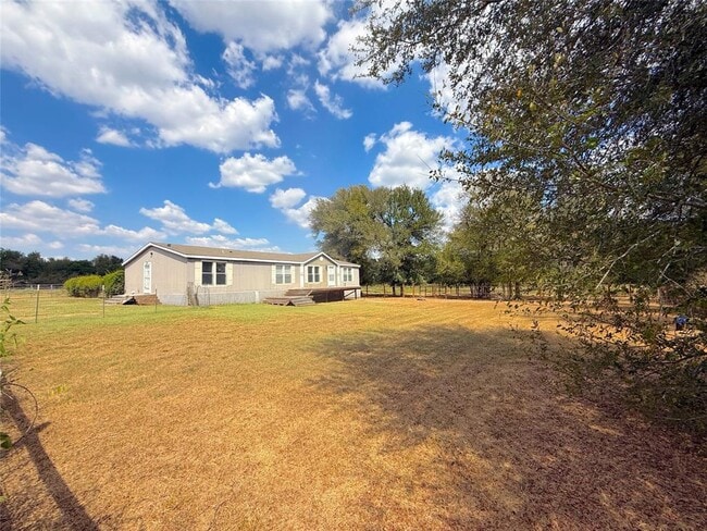 3063 Co Rd 484 in Elgin, TX - Building Photo - Building Photo