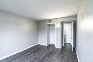 Pike Place Apartments in Nashville, TN - Building Photo