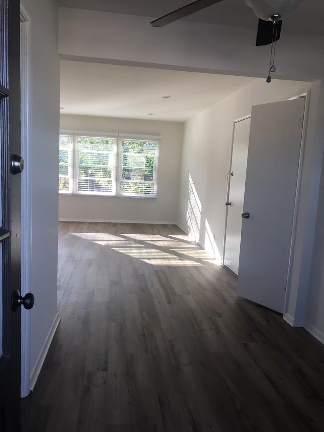 2132 Montana Ave, Unit D in Santa Monica, CA - Building Photo - Building Photo