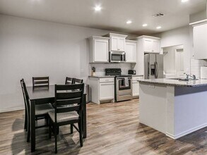 436 Chalk Hill Ct in Edmond, OK - Building Photo - Building Photo