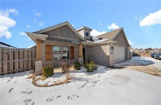 971 Lakeview Dr in Centerton, AR - Building Photo