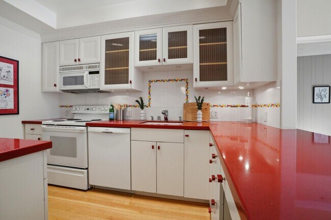 525 Almer Rd in Burlingame, CA - Building Photo - Building Photo