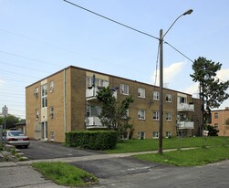 20 Torbolton Dr in Toronto, ON - Building Photo