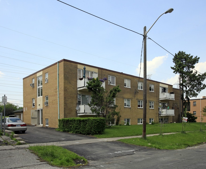20 Torbolton Dr in Toronto, ON - Building Photo
