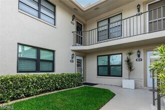 4005 SE 19th Pl, Unit 1 in Cape Coral, FL - Foto de edificio - Building Photo