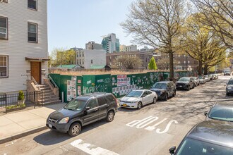 Noble Long Island City in Long Island City, NY - Foto de edificio - Building Photo