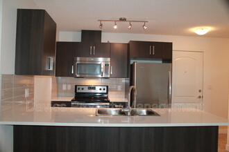 667 Watt Blvd SW in Edmonton, AB - Building Photo - Building Photo