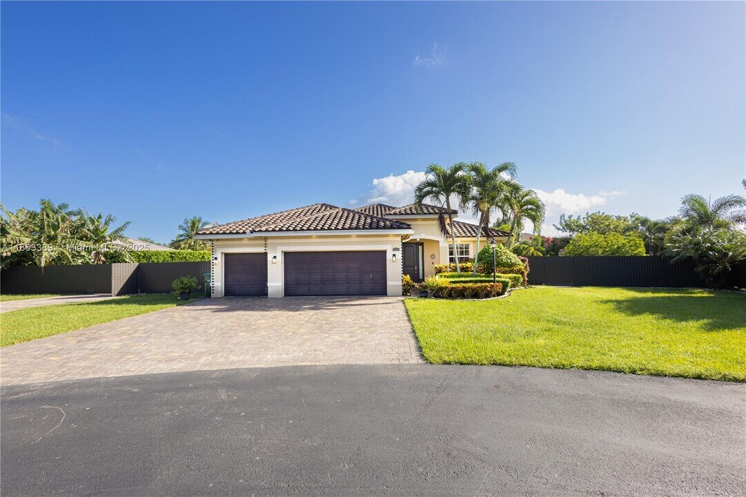 2133 NW 14th Pl in Homestead, FL - Building Photo