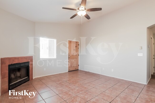 3392 W Vía Campana De Oro in Tucson, AZ - Building Photo - Building Photo