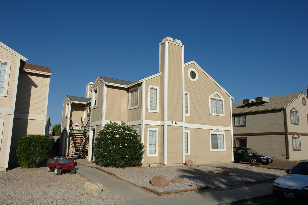 916 Bridgewater St in Las Vegas, NV - Foto de edificio