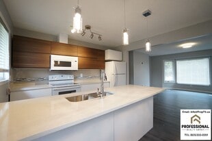 3004 79 St NW in Edmonton, AB - Building Photo