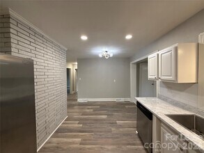 2745 Dogwood Ave in Charlotte, NC - Building Photo - Building Photo