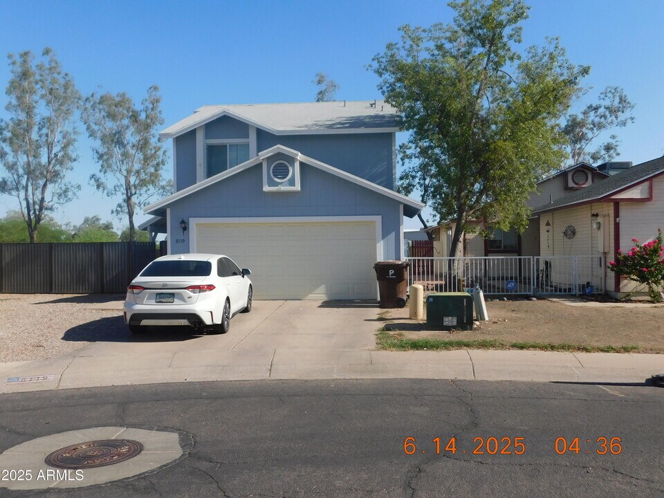 8119 W Desert Cove Ave in Peoria, AZ - Foto de edificio