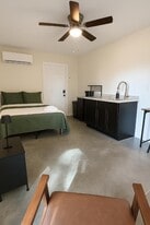 2010 Lake Cannon Dr NW in Winter Haven, FL - Building Photo