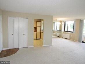 4201 Cherry Hill Rd in Arlington, VA - Building Photo - Building Photo