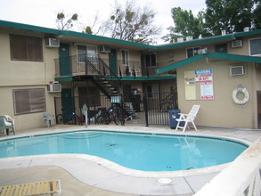 Camellia Apartments in Davis, CA - Building Photo - Building Photo