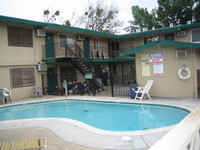 Camellia Apartments in Davis, CA - Foto de edificio - Building Photo