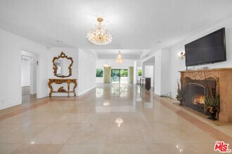 11717 Chenault St in Los Angeles, CA - Building Photo - Building Photo